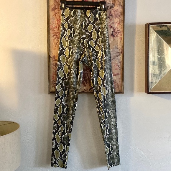 NWT COMMANDO SNAKE PRINT FAUX LEATHER LEGGINGS HIGH WAIST SLIMMING SIZE XS - Picture 5 of 16